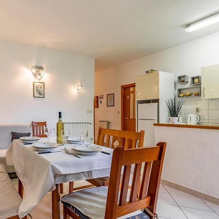 2 Bedroom Stunning Apartment In 로비니 외부 사진