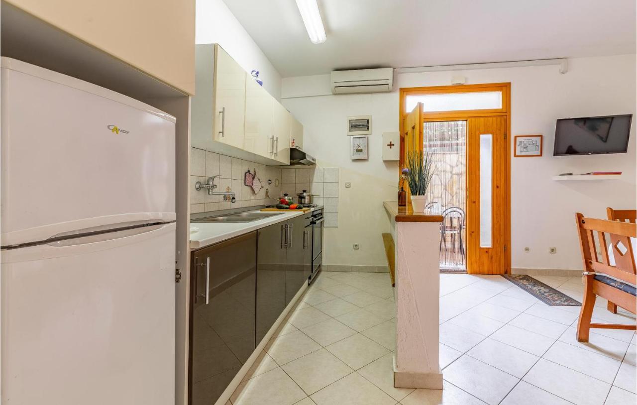 2 Bedroom Stunning Apartment In 로비니 외부 사진